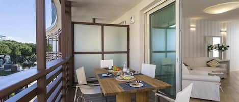 Apartemen Deluks | Teras/patio