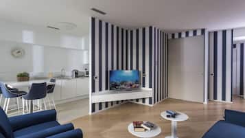 Deluxe Apartment | Living area | Flat-screen TV