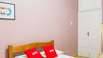 Quarto triplo (1 Double bed + 1 Single bed) | Quartos à prova de som, Wi-Fi de cortesia