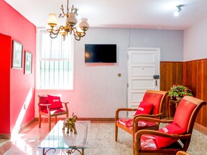 Lobby sitting area - OYO Hotel Lindoia, Petropolis (Petrópolis)