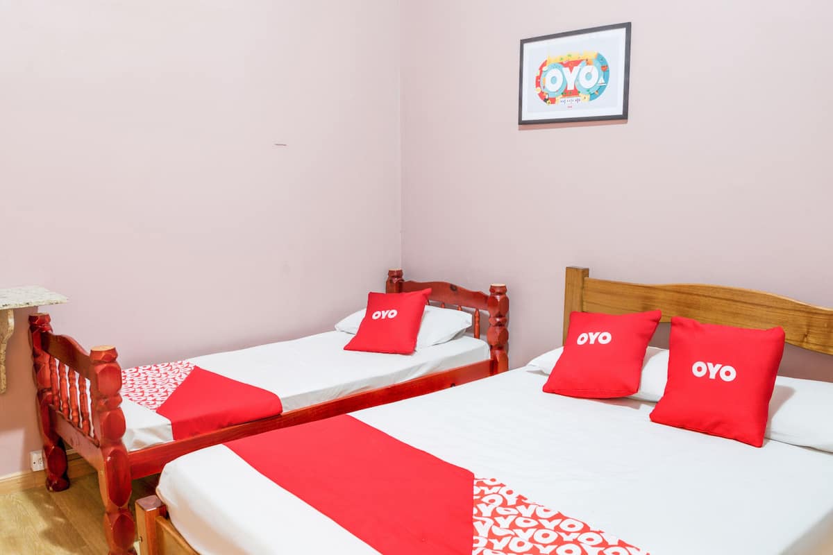Driepersoonskamer (1 Double bed + 1 Single bed) | Geluiddichte muren, gratis wifi