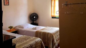 Habitación individual estándar | Wifi gratis, decoración individual, mobiliario individual y ropa de cama