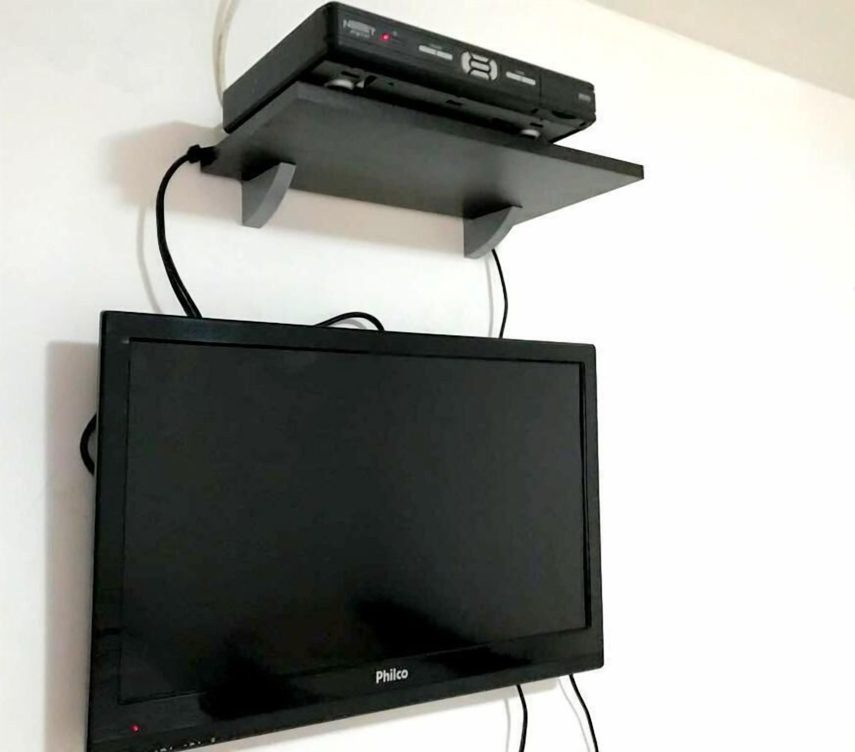 standard quadruple room | television