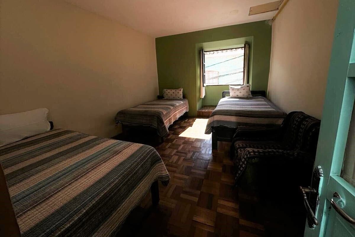 Standard Triple Room, 3 Twin Beds, Shared Bathroom | WiFi (free)