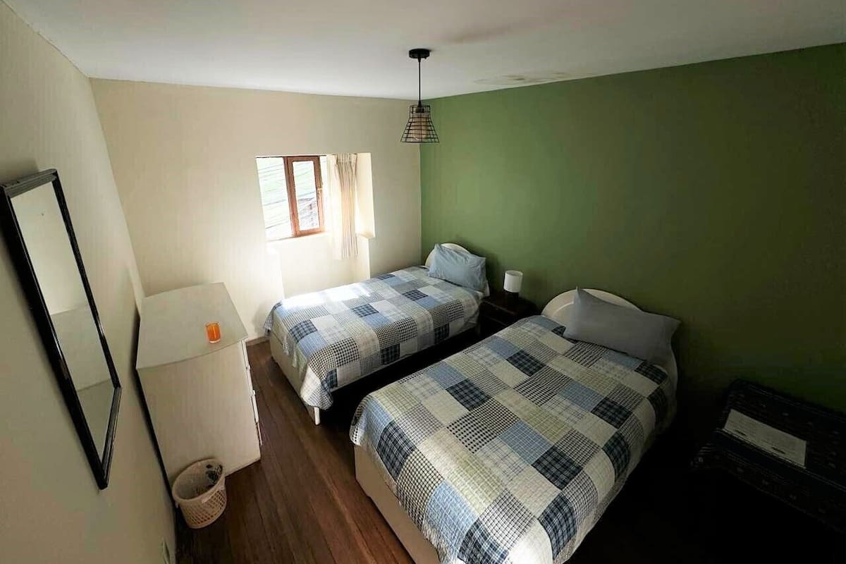 Standard Double Room, 2 Twin Beds, Shared Bathroom | WiFi (free)