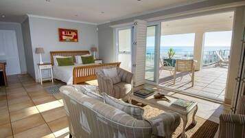 Comfort Studio, 1 Bedroom (Driftwood) | In-room safe, individually decorated, individually furnished, desk