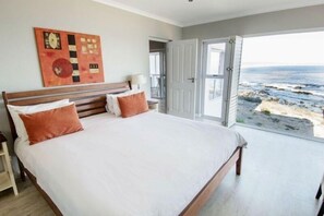 Comfort Apartment, 2 Bedrooms, Ocean View (Seagull) | In-room safe, individually decorated, individually furnished, desk - Zeezicht Apartments (St. Helena Bay)