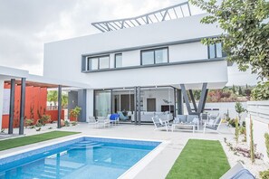 Outdoor pool - Villa Callie, Luxury and New 3BDR Protaras Villa with Pool, Close to the Beach (Protaras)