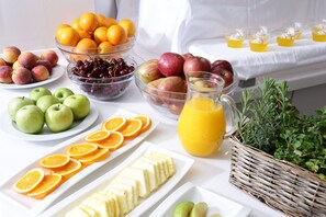 Free daily buffet breakfast
