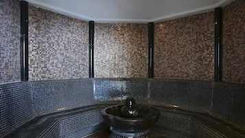 Espace de soins pour les couples, sauna, bain Ă remous, hammam