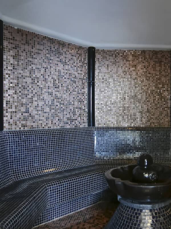 Couples treatment rooms, sauna, hot tub, steam room, body treatments