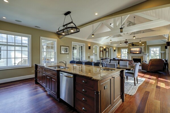 المنشأة من الداخل