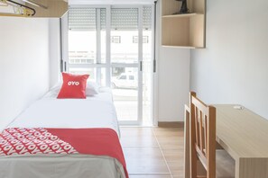 Twin Room | Desk, iron/ironing board, free WiFi, bed sheets - Hotel Canguçu (Cangucu)