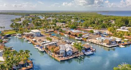 Waterfront Studio 1| Kayaks | Pool |Bay View |Wifi