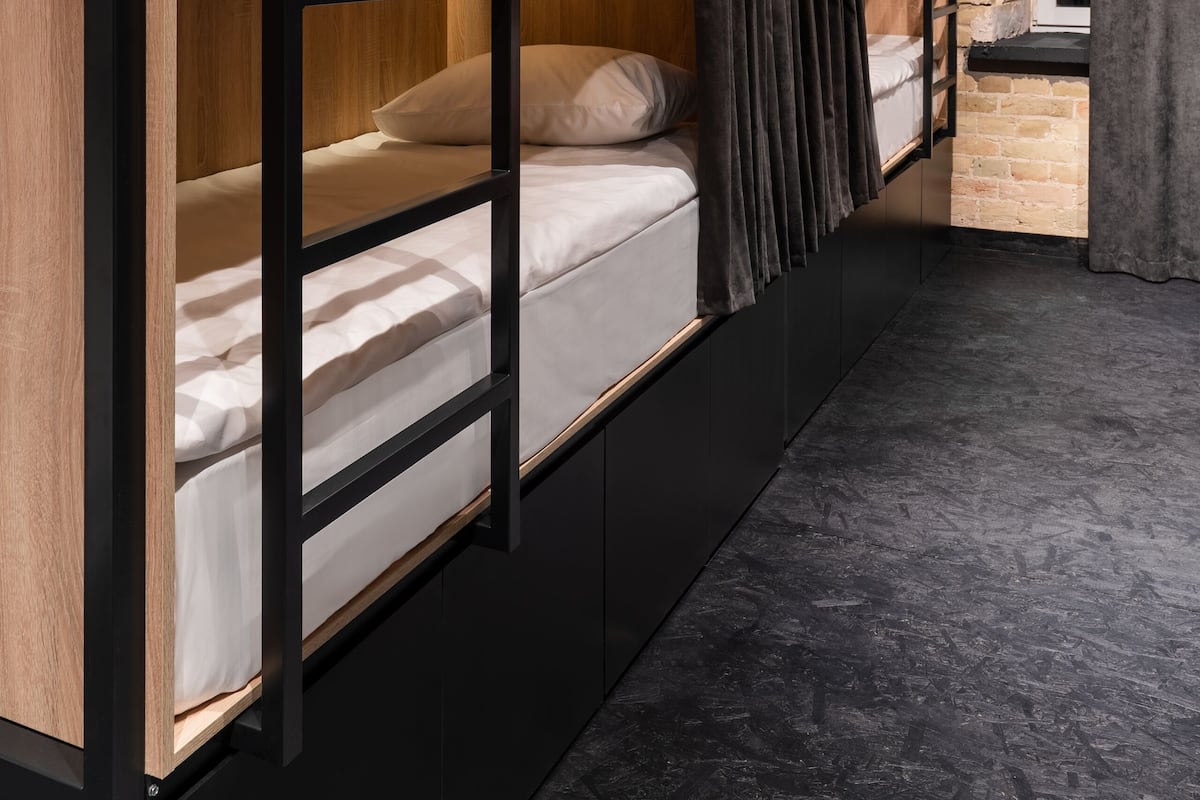 Felles sovesal (10 - Bed) | Blendingsgardiner, strykejern/-brett, wi-fi (inkludert) og sengetøy