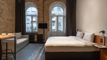 Urban Apartment | Màn/rèm cản sáng, bàn ủi/dụng cụ ủi quần áo