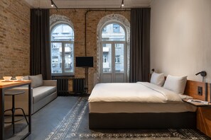 Urban Apartment | Blackout drapes, iron/ironing board, free WiFi, bed sheets