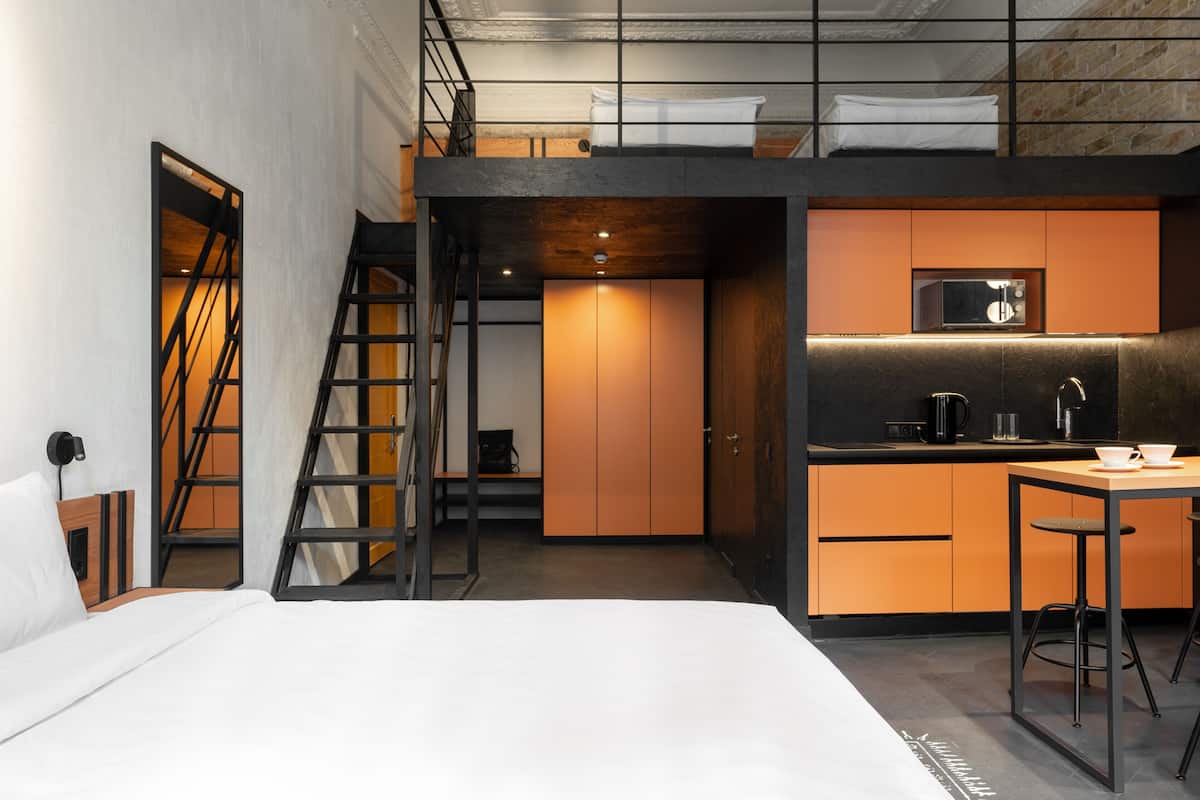 Urban Apartment | Blendingsgardiner, strykejern/-brett, wi-fi (inkludert) og sengetøy