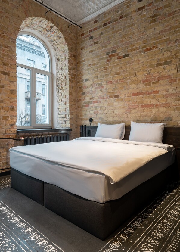 Wanderer Standard Room | Blackout drapes, iron/ironing board, free WiFi, bed sheets