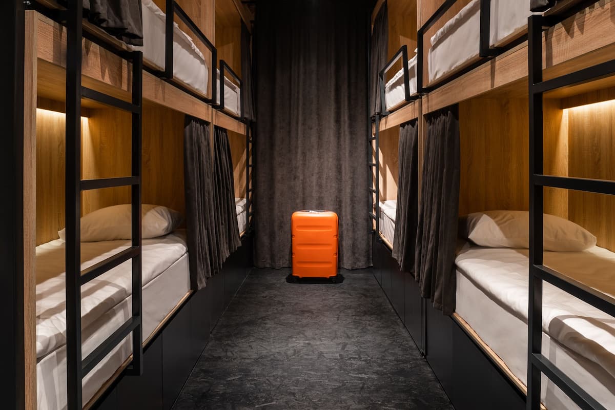 Felles sovesal (8 - Bed) | Blendingsgardiner, strykejern/-brett, wi-fi (inkludert) og sengetøy