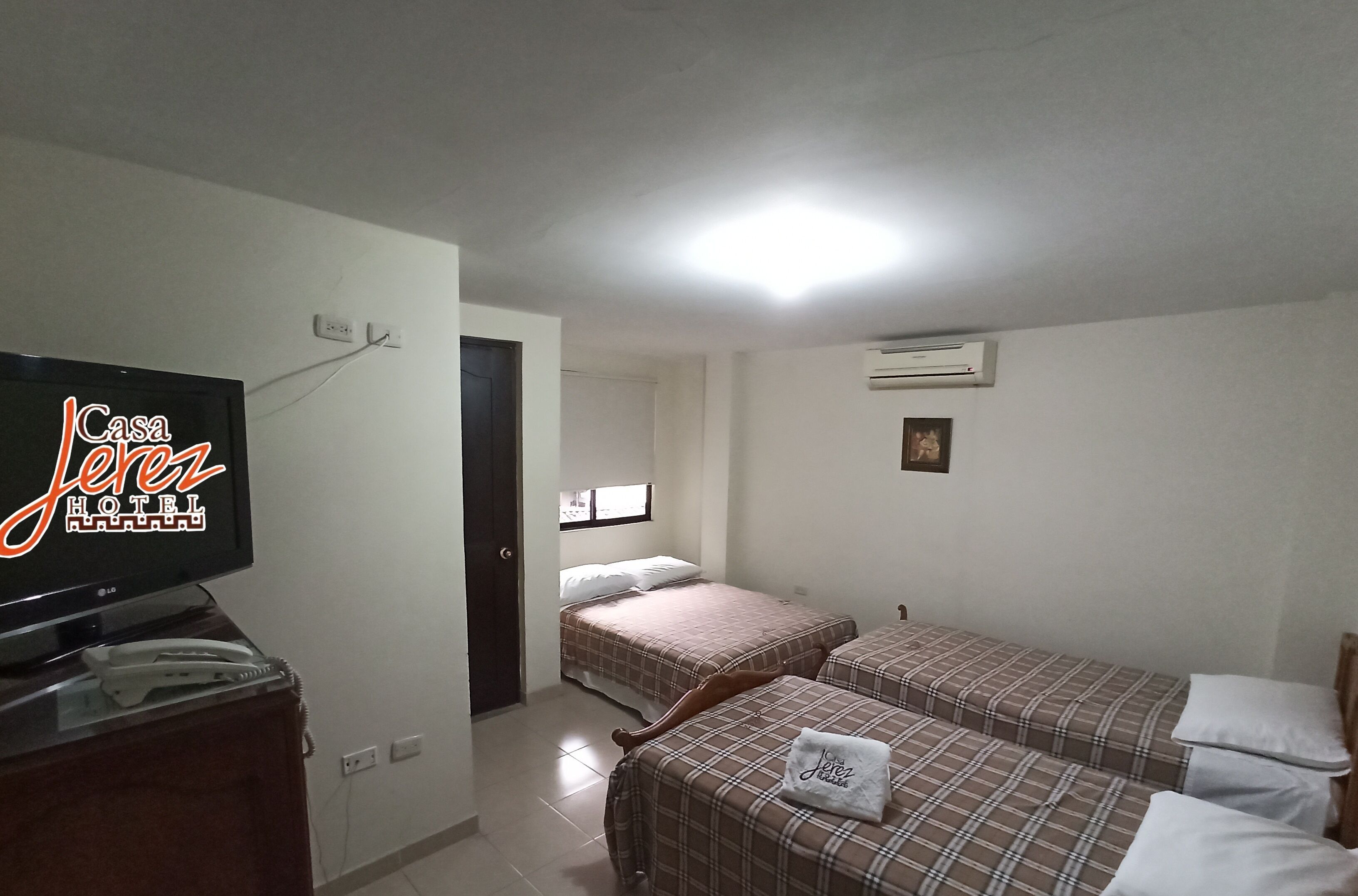 Quadruple Room | Free WiFi, bed sheets