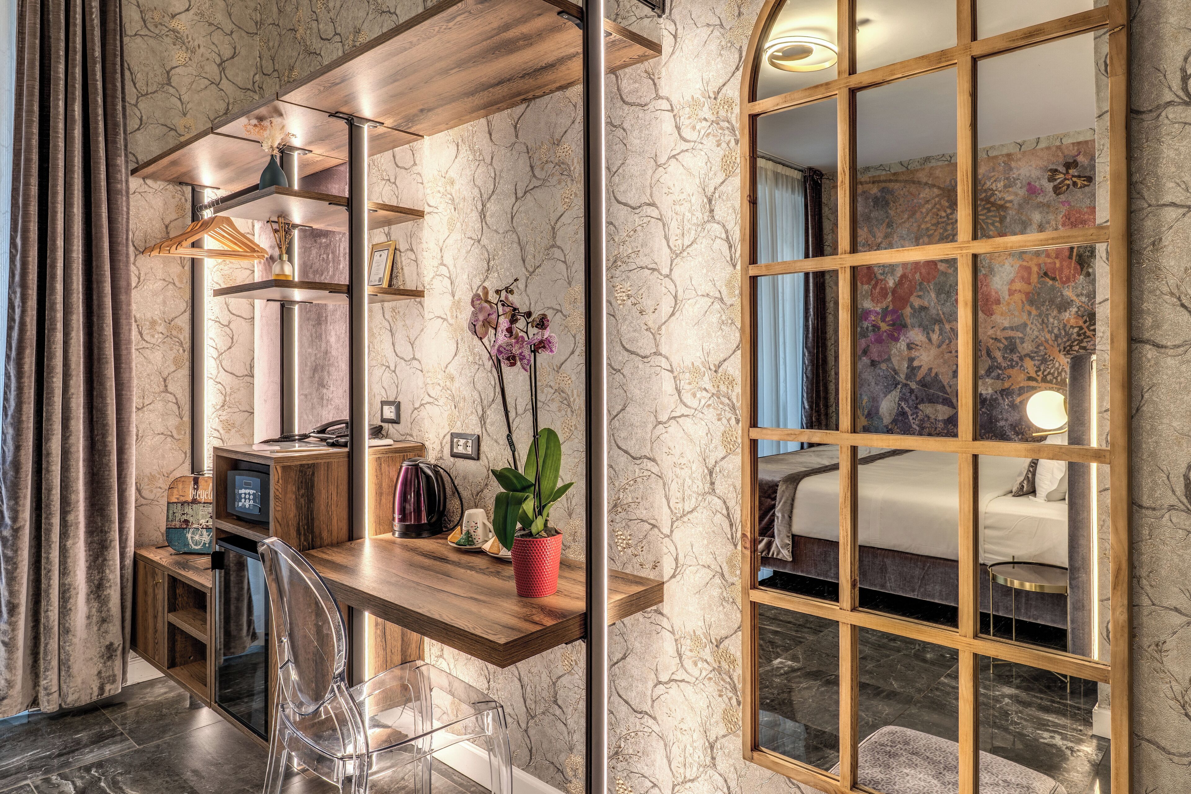 Minibar, coffres-forts dans les chambres, décoration personnalisée