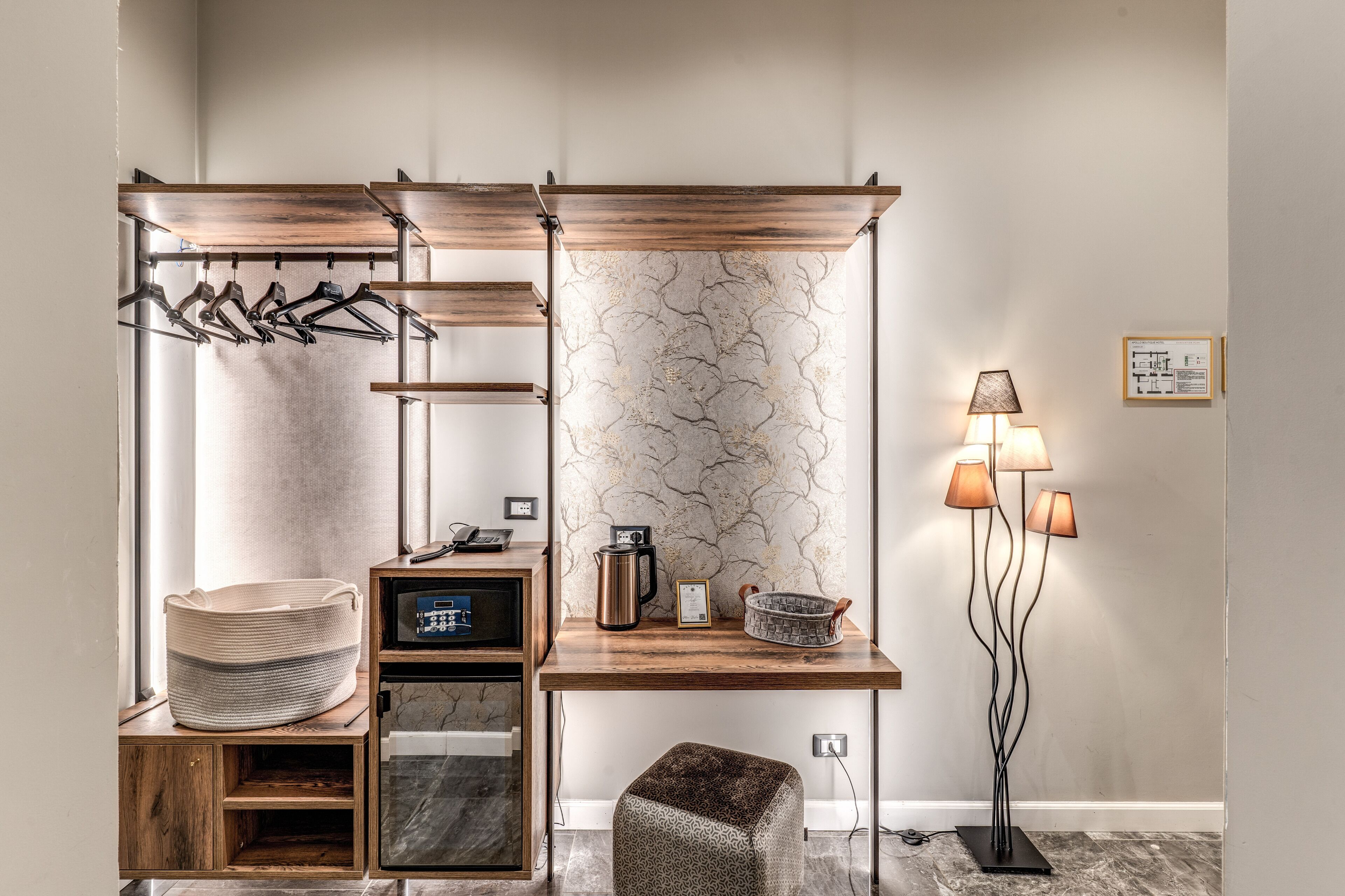 deluxe double room, jetted tub | 1 bedroom, minibar, in-room safe, individually decorated