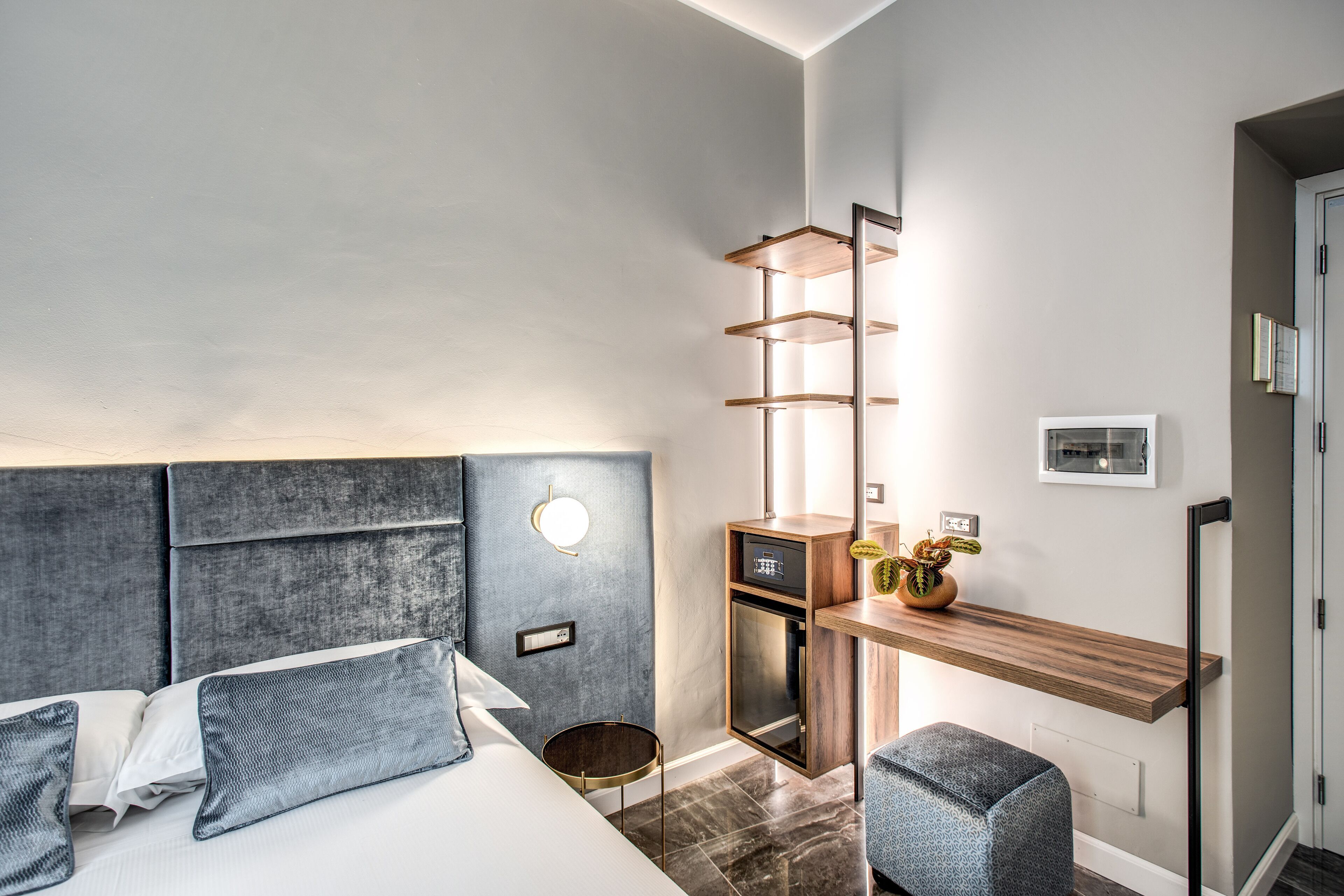 standard single room | 1 bedroom, minibar, in-room safe, individually decorated