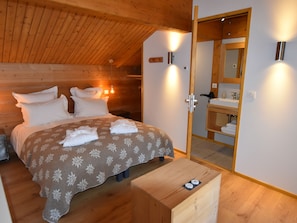 5 quartos, Wi-Fi de cortesia, roupa de cama