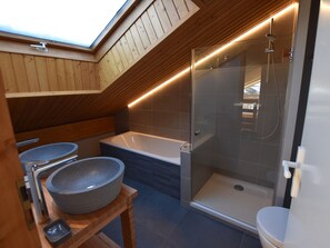 Hair dryer, towels - Luxury Chalet with Ski-In/Ski-Out, Sauna & Outdoor Jacuzzi at Le Grand-Bornand (Le Grand-Bornand)