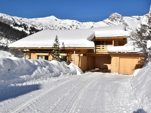 Exterior - Luxury Chalet with Ski-In/Ski-Out, Sauna & Outdoor Jacuzzi at Le Grand-Bornand (Le Grand-Bornand)