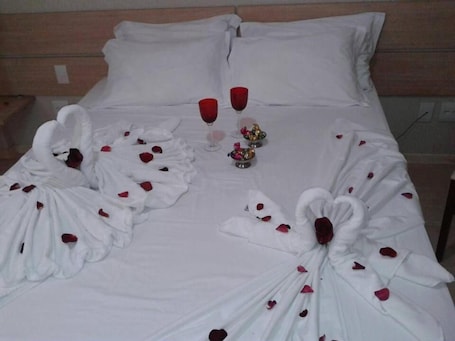 Minibar y wifi gratis. Onix Inn Hotel