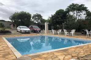 Outdoor pool, pool loungers - Pousada Caminho dos Sinos (São João del Rei)
