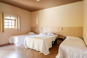 Minibar, desk, free WiFi, bed sheets - Pousada Caminho dos Sinos (São João del Rei)