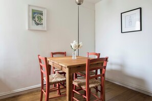 Dining - Albert Bridge Road II by Onefinestay (London)