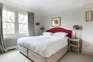 2 bedrooms, individually decorated, individually furnished - Albert Bridge Road II by Onefinestay (London)