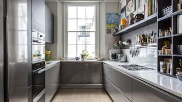 Apartment (4 Bedrooms) | Private kitchen | Fridge, oven, stovetop, dishwasher