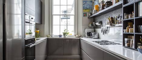 Apartment (4 Bedrooms) | Private kitchen | Fridge, oven, stovetop, dishwasher