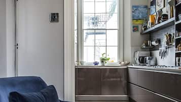 Appartement (4 Bedrooms) | Salle de séjour | Télévision, jouets, livres