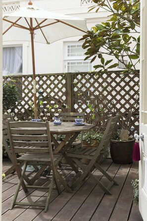 Outdoor dining - Lancaster Gate by Onefinestay (London)