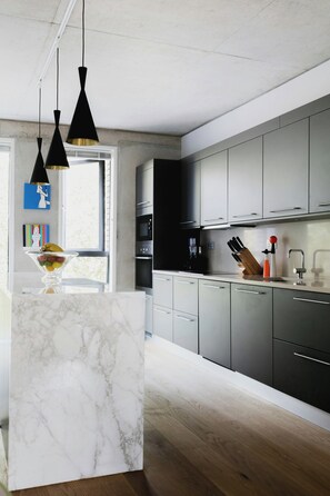 Căn hộ (2 Bedrooms) | Bếp riêng | Tủ lạnh, lò vi sóng, lò nướng, bếp nấu