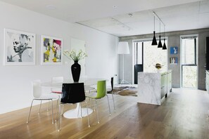 Apartment (2 Bedrooms) | Dining