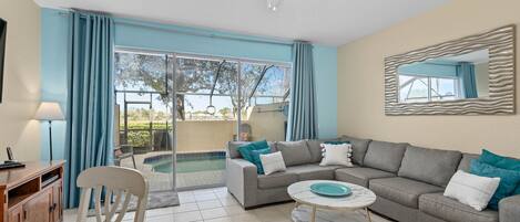 Una Smart TV, videojuegos, un reproductor de DVD