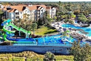 Community pool and condo area - Minutes to the Magic! 3-bedroom home, 6 minutes to Walt Disney World! (Kissimmee)