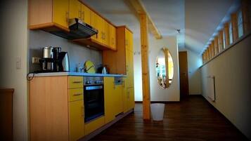 Apartemen, 2 kamar tidur (Königsholz) | Dapur kecil pribadi | Lemari es, oven, kompor, dan mesin pencuci piring