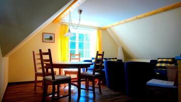 Apartemen, 2 kamar tidur (Königsholz) | Area keluarga | TV layar datar