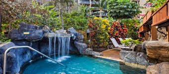 Spacious studio with a splash of ocean view