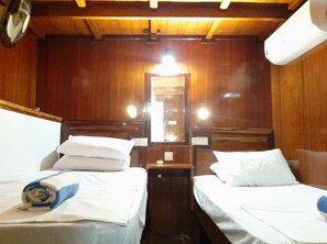 Deluxe Double Room | Iron/ironing board, free WiFi