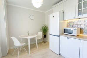 Family Apartment, 1 Bedroom, Non Smoking, Balcony | Private kitchen | Full-size fridge, microwave, oven, stovetop - Apart-Hotel LAVINA (Sumy)