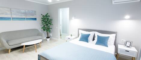 Apartamento superluxo, 1 cama King, para não fumantes, cozinha | Área de estar | Smart TV 32 polegadas com canais digitais, TV, Netflix